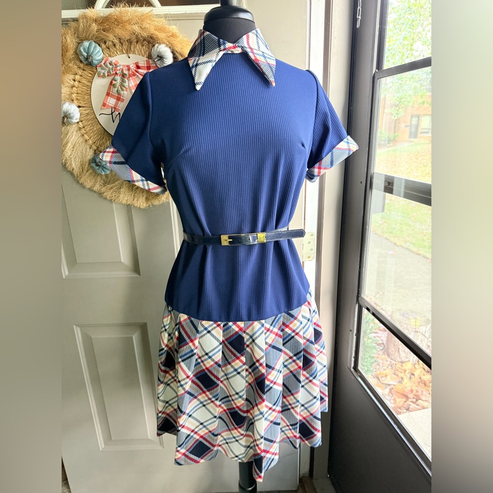 Vintage pleated plaid mock neck preppy knit belted dress, size large